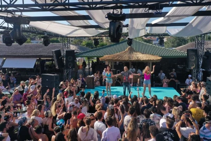 Ayvalık’ta Serdar Ortaç rüzgârı esti
