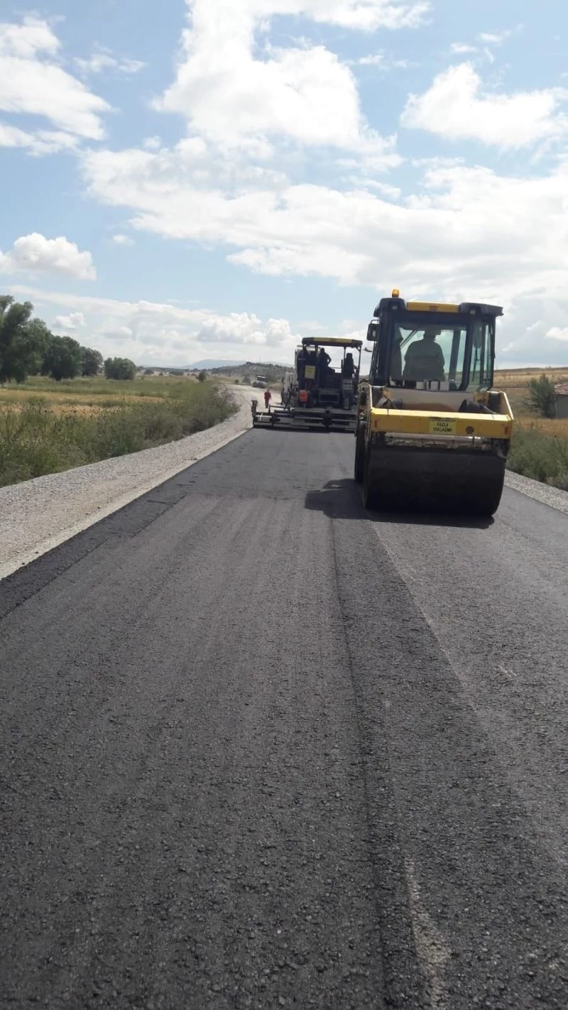 Kırgıllı-Seydiköy yoluna sıcak asfalt
