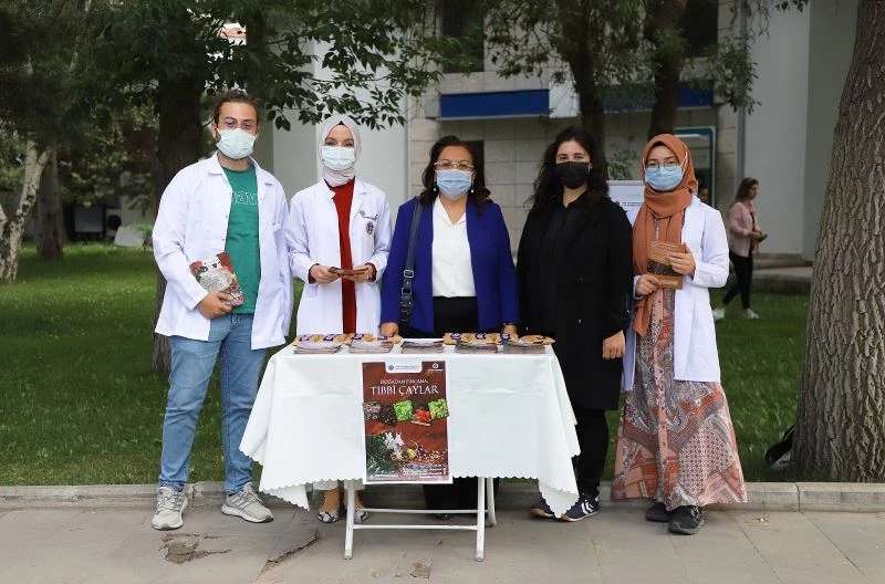 Atatürk Üniversitesinde Tıbbi Çaylar hakkına bilgi verildi
