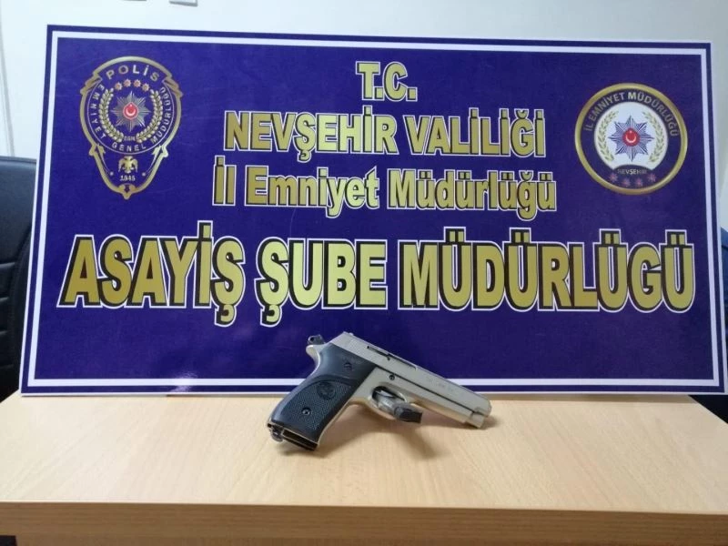 Şüpheli şahsın üzerinden kurusıkı tabanca ele geçirildi
