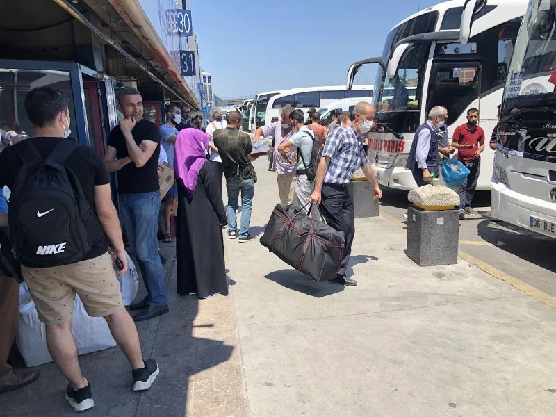 Otogarda yoğunluk başladı, erken rezervasyon öneriliyor
