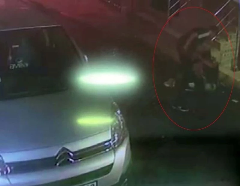 Esenler’de gaspçı dehşeti, yabancı uyruklu şahsı 6 yerinden bıçakladı
