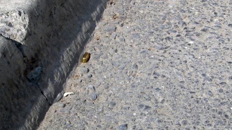  Saklanmak için girdiği sitede kurşun yağmuruna tutuldu: O anlar kamerada
