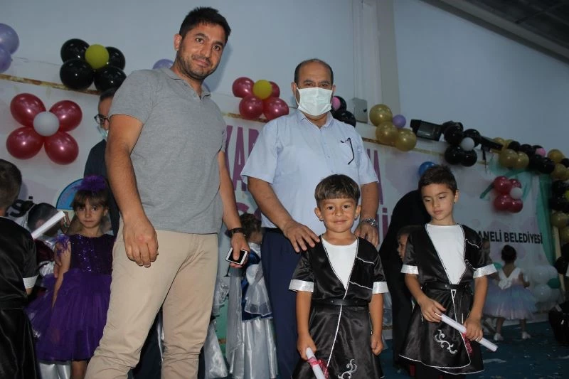 Gündüz bakımevindeki minikler yılsonu etkinliği düzenledi
