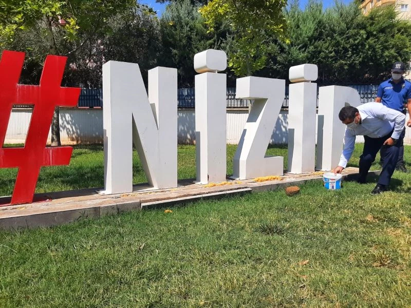 Aşırı sıcaklarda sokak hayvanları için seferber oldular
