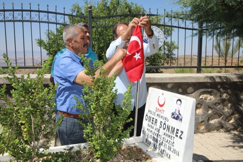 Elazığ’da 15 Temmuz öncesi şehit mezarlıkları temizlendi
