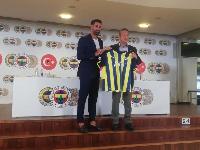 Volkan Demirel, Fenerbahçe’den ayrıldı
