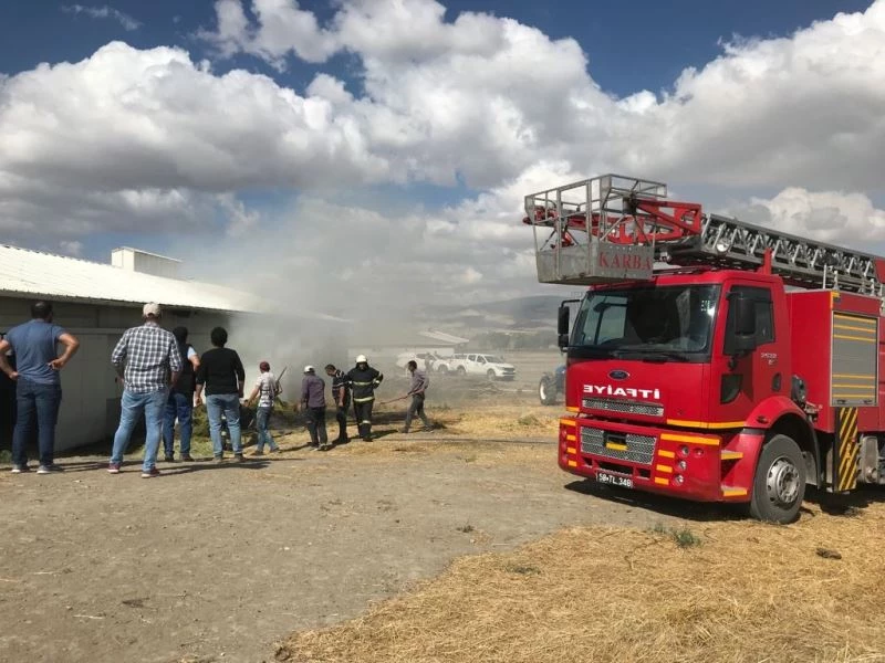 Ağılda çıkan yangın büyümeden kontrol edildi

