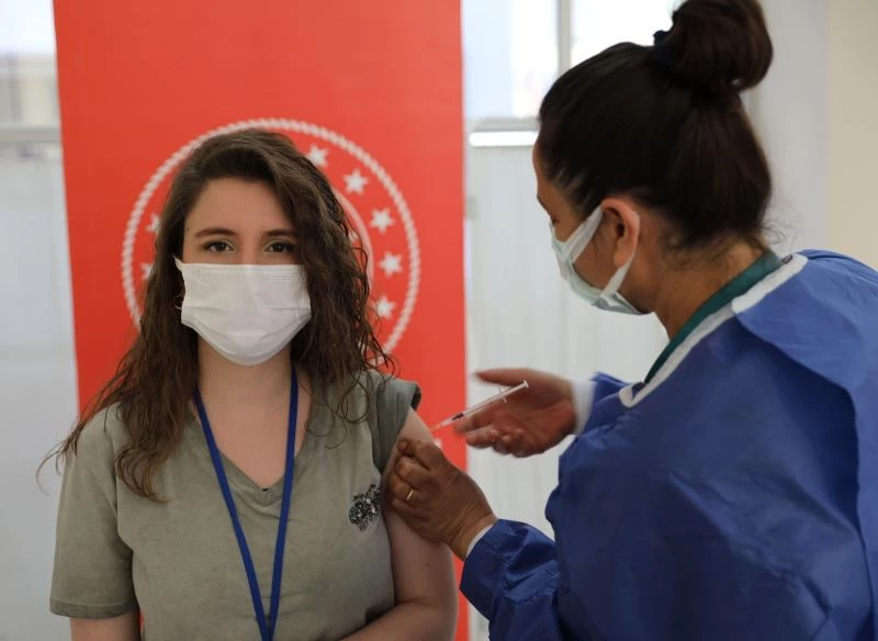 Samsun Sağlık Müdürü Oruç’tan gençlere çağrı: “Lütfen aşımızı yaptıralım”
