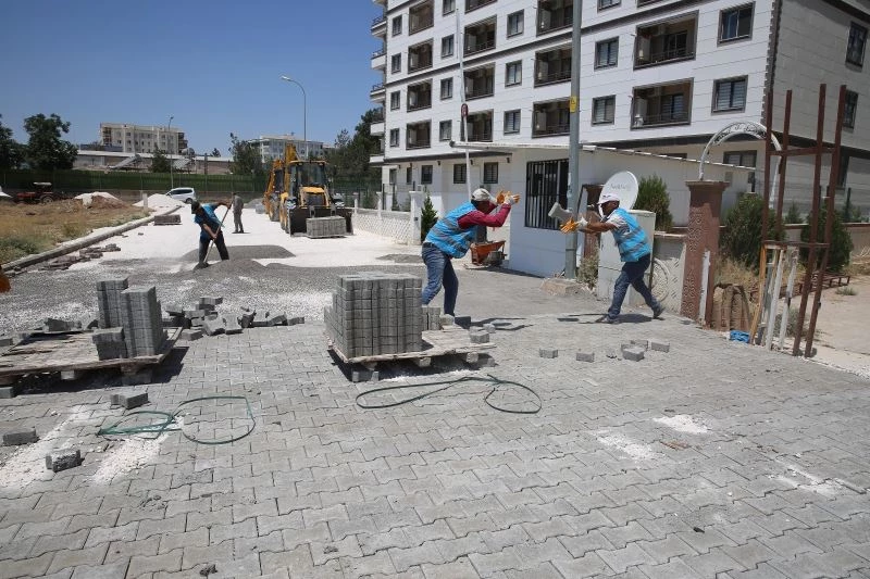 Haliliye’de 3 mahallede parke döşeme çalışması
