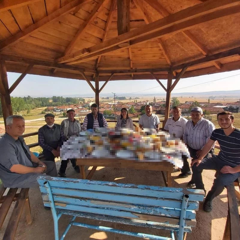 Köylülerle kahvaltıda buluştu
