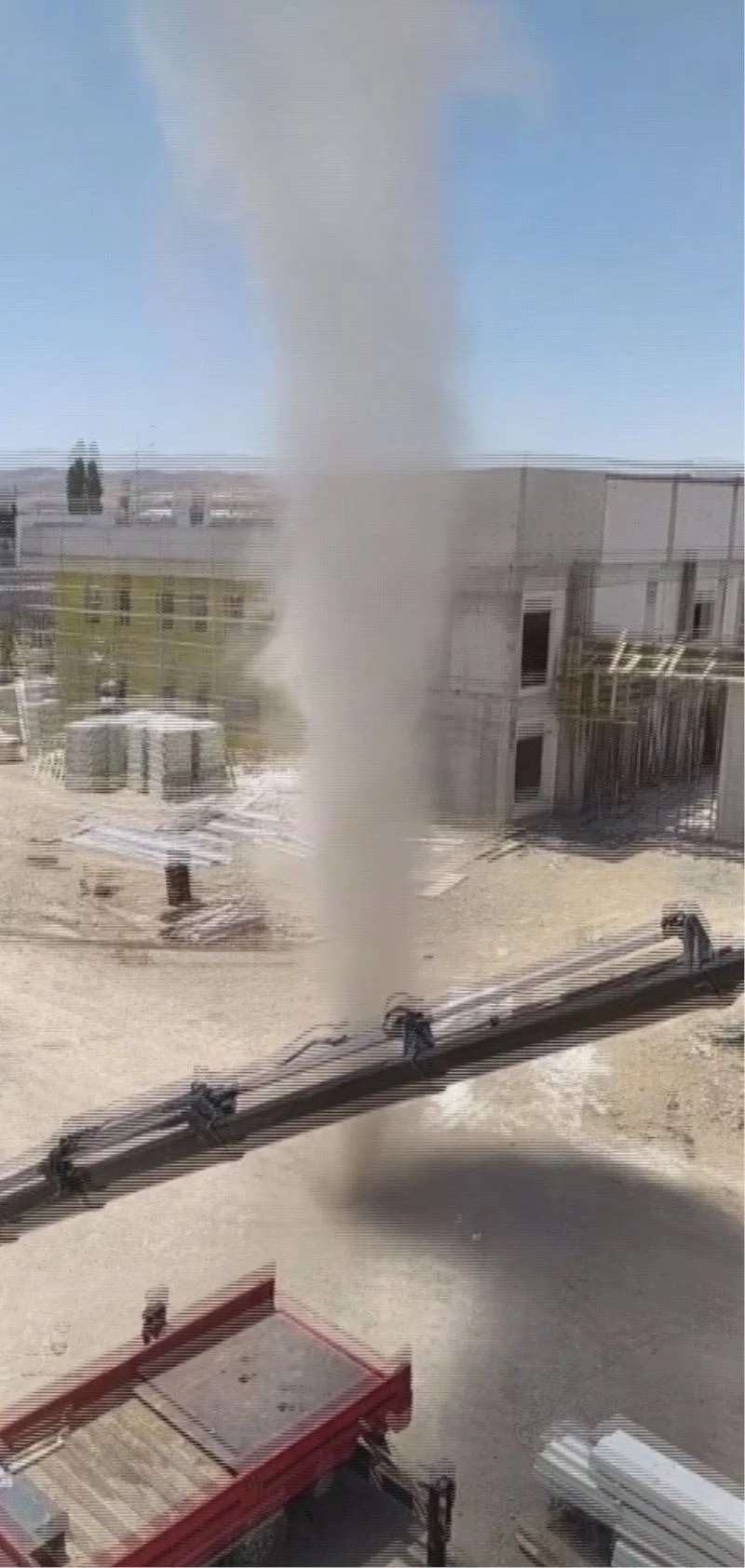 Hortum vinçte çalışırken yakaladı
