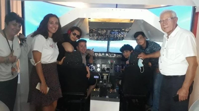 Geleceğin havacıları, simülatör sistemi ile hayallerine uçtu
