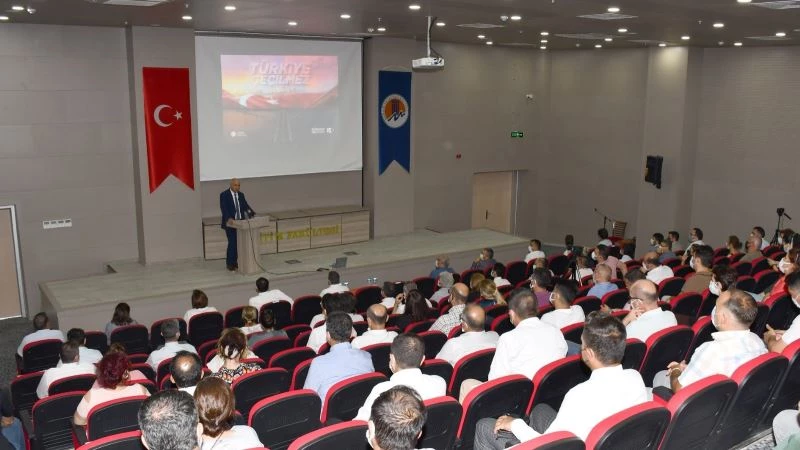 Rektör Çamsarı: “O gece Türk Milleti, vatanına sahip çıkmıştır”
