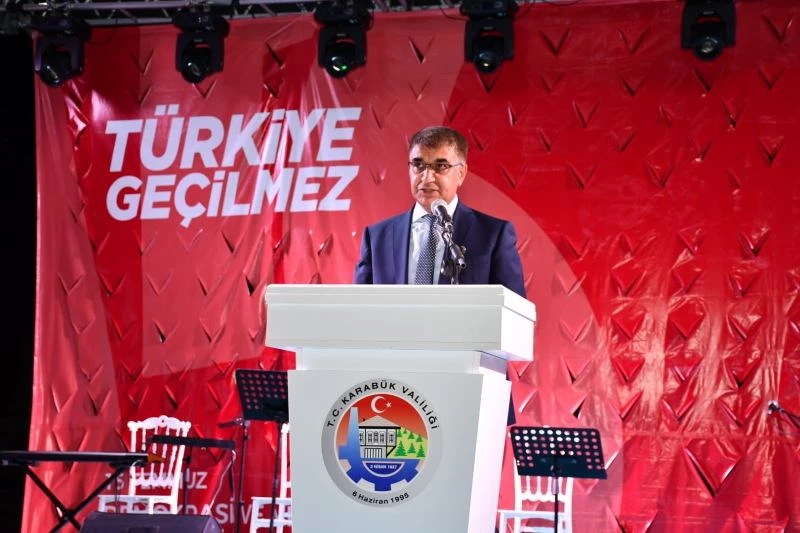 Vali Gürelb “Milletimiz bu karanlık gecenin sabahını aydınlığa çevirmiştir”
