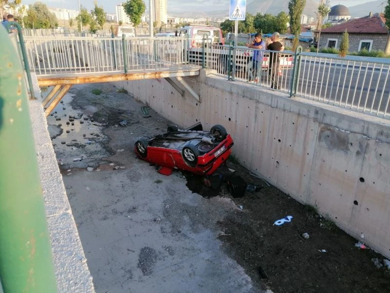 Otomobili ekspere götürürken kaza yaptılar: 3 yaralı
