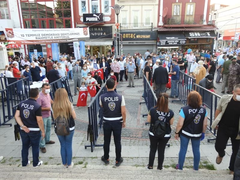 Vali Canalp: “Milletimiz tarih boyunca bedel ödeyerek hayatta kalmış ve bugüne gelmiştir”
