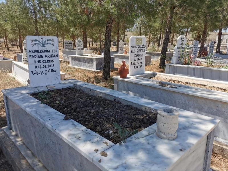 (Özel) Mezarlarına kenevir ekilen köylüler İHA’ya konuştu
