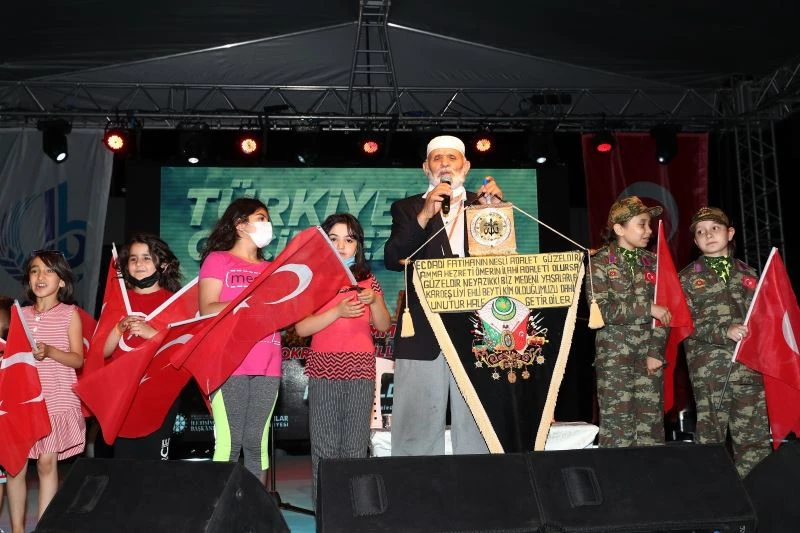 89 yaşındaki Cemal dede darbe heveslilerine gözdağı verdi
