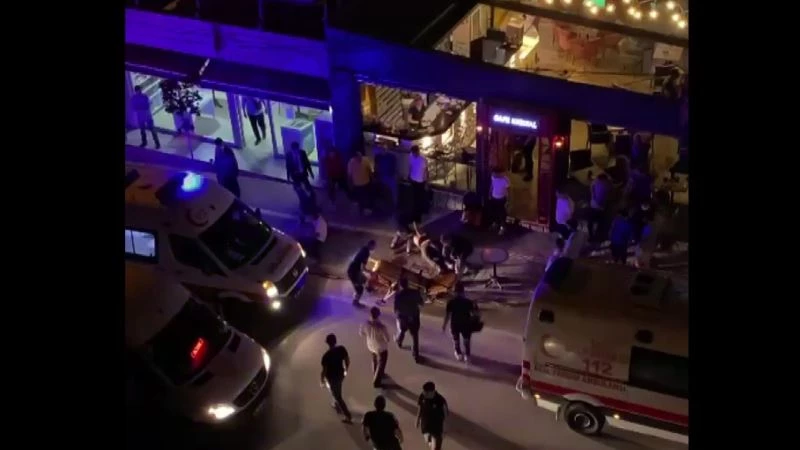 2 arkadaş bıçaklandılar, yaralı halde kafeye gidip yardım istediler: 1 ölü, 1 yaralı
