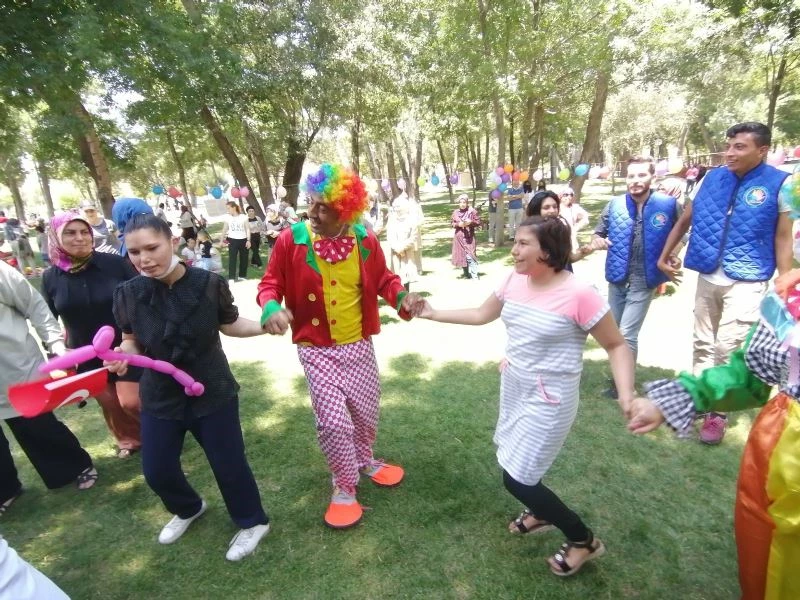 Özel çocuklar özel programda doyasıya eğlendi
