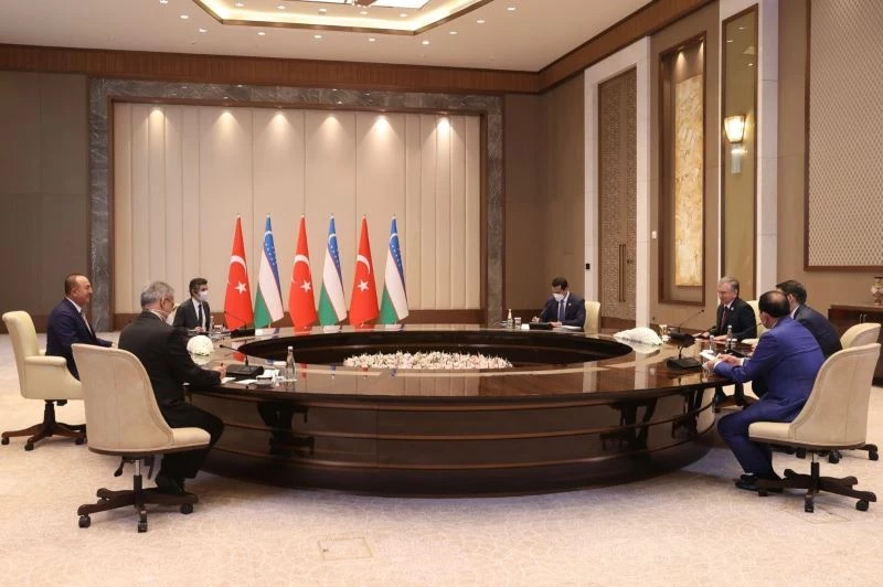 Bakan Çavuşoğlu, Özbekistan Cumhurbaşkanı Mirziyoyev tarafından kabul edildi
