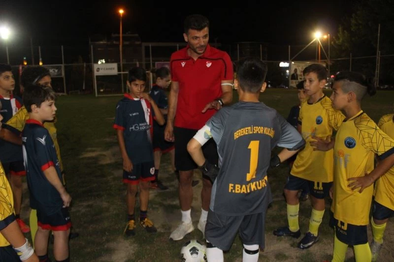 Süper Lig hakemi Öztürk miniklerin maçını yönetti
