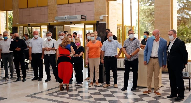 Tabakoğlu, sağlık çalışanları ile bayramlaştı
