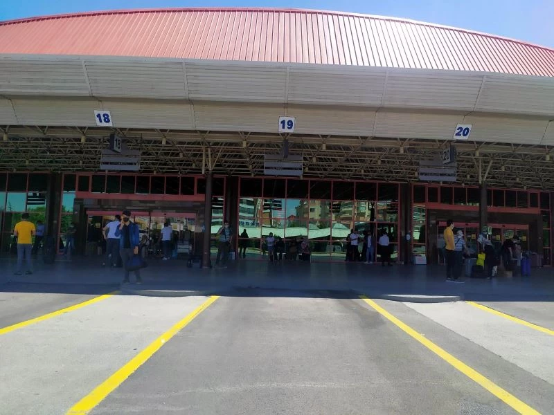 Konya’da bayram öncesi otogarda sakinlik
