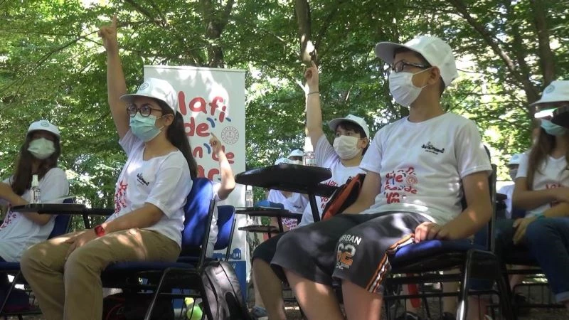 Orman sınıfında telafi eğitimi alıyorlar
