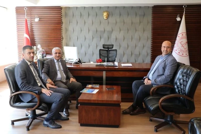 SODİMER Başkanı Prof. Dr. Levent Eraslan Hakkari’de okulları gezdi
