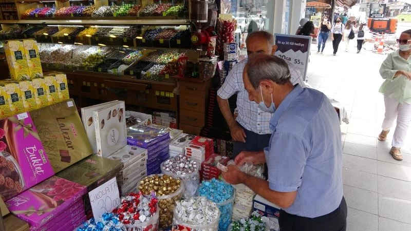 Bayram şekerleri tezgahlardaki yerini aldı

