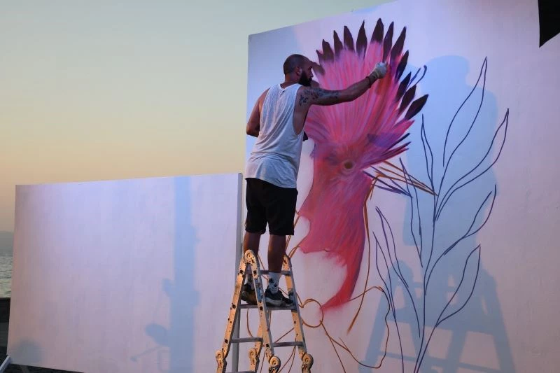 Kuşadası’nda duvarlar sanatla renkleniyor
