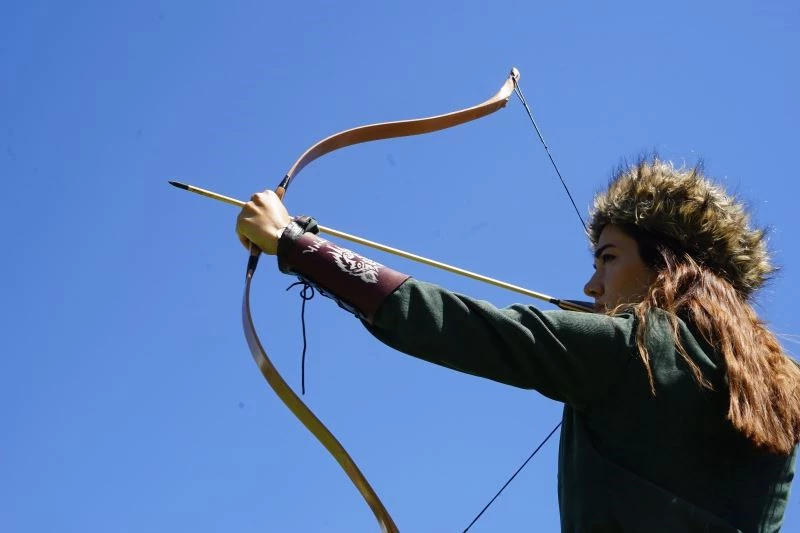 111 okçunun katıldığı şampiyona nefes kesti
