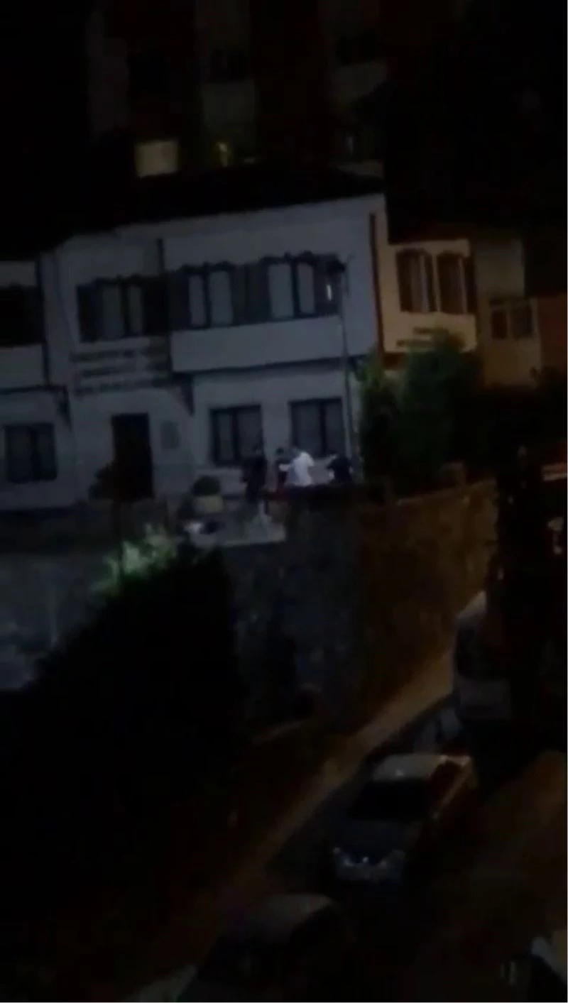 (Özel) Ümraniye’de yumrukların uçuştuğu kavga kamerada
