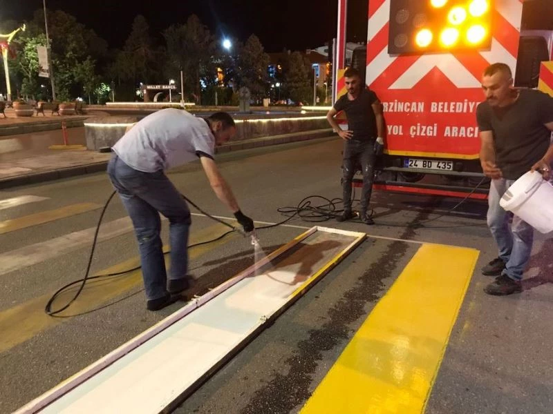 Yaya geçitleri boyanıyor
