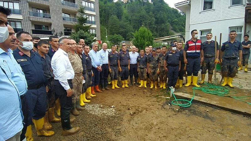Bakanlar sel bölgesindeki incelemelerin ardından açıklamalarda bulundu
