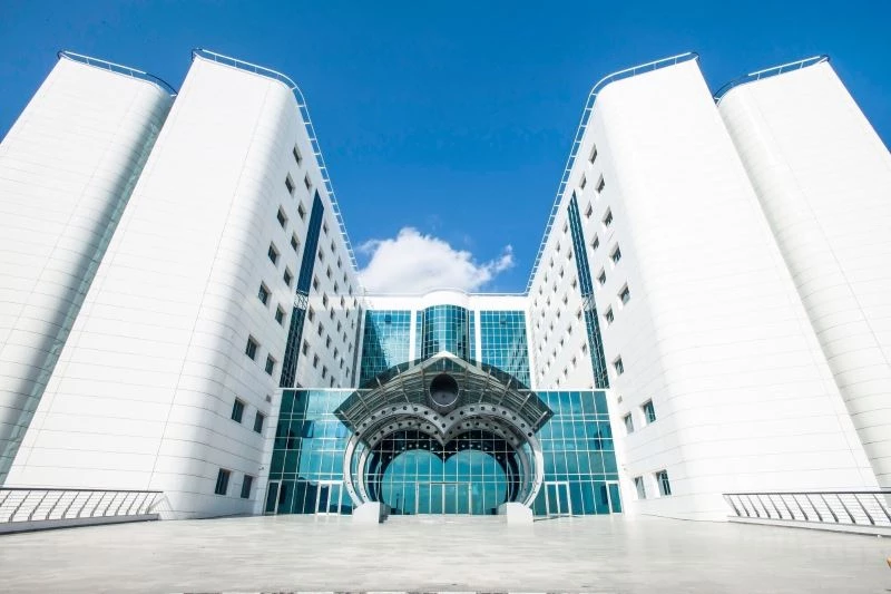 Yakın Doğu Üniversitesi, KKTC Sağlık Bakanlığından alacaklarının bir kısmını bağışladı
