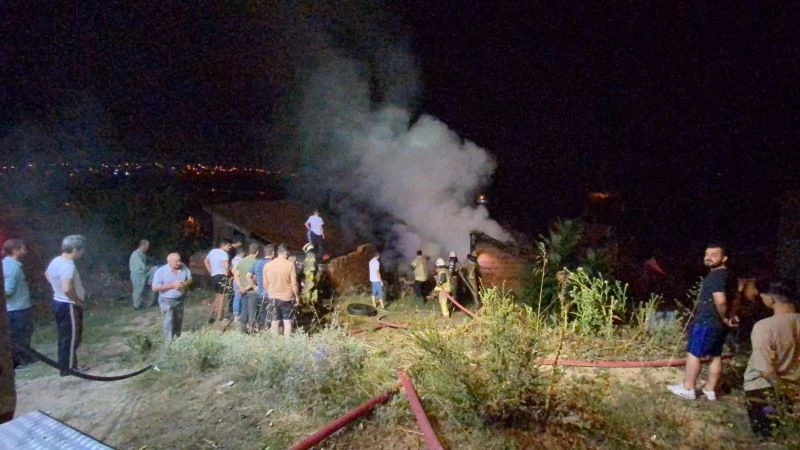 Yangın merakı vatandaşları gece uykusundan etti
