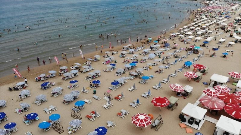 Tatil başladı, Şile plajları doldu taştı
