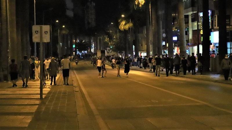 Bayram alışverişi yoğunluğu akşama kadar devam etti
