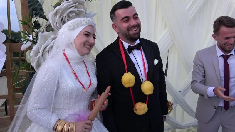 (Özel) Pendik’te damada 3’ü bir yerde ayva taktılar
