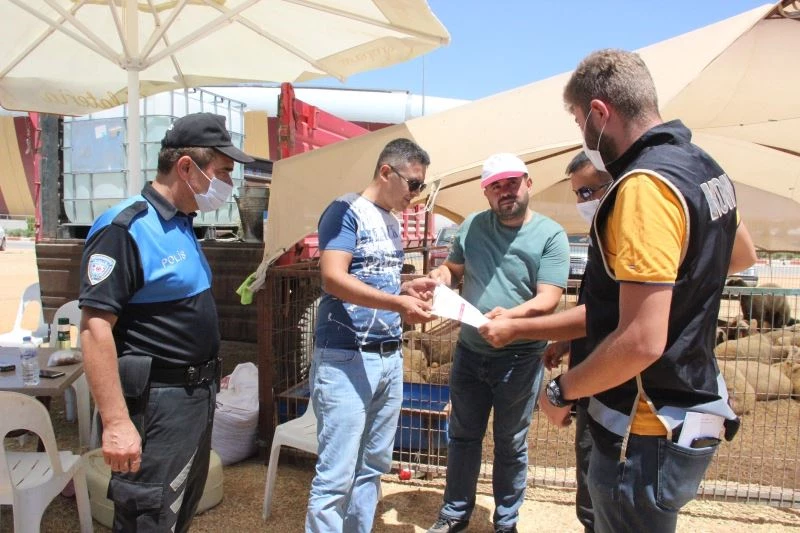 Karaman’da kurban pazarında broşürlü sahte para uyarısı
