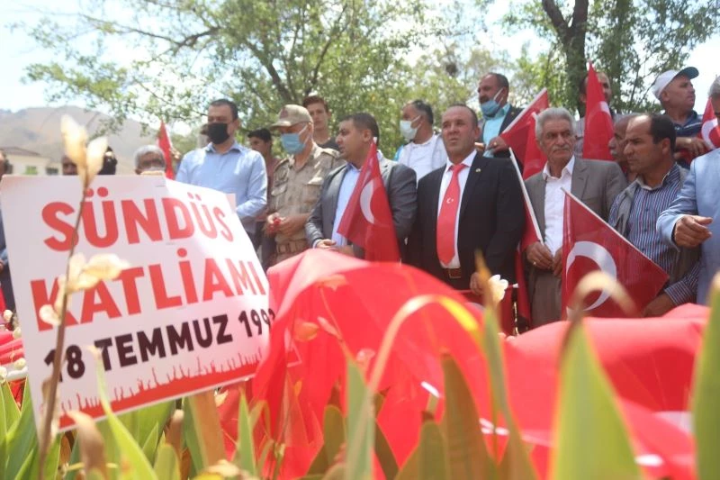 PKK terör örgütünün katlettiği 24 Sündüs şehidi mezarları başında anıldı

