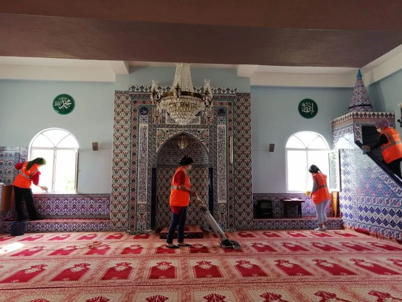 Altınordu’da ibadethaneler bayrama hazırlandı
