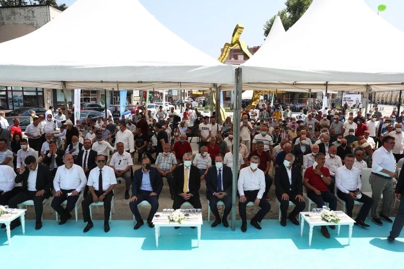 Geyve, Cumhuriyet Meydanı’na kavuştu
