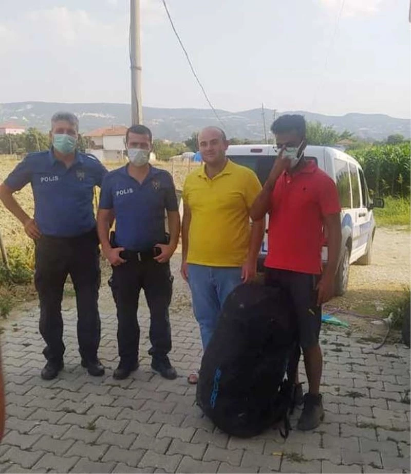 Rüzgara kapılan yamaç paraşütçüsü Selendi’ye acil iniş yaptı
