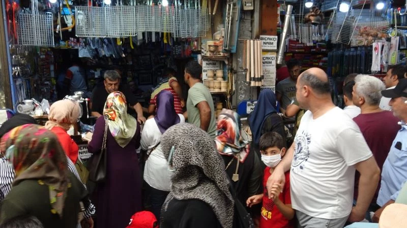 Hatay’da bıçakçılar Kurban Bayramı mesaisinde

