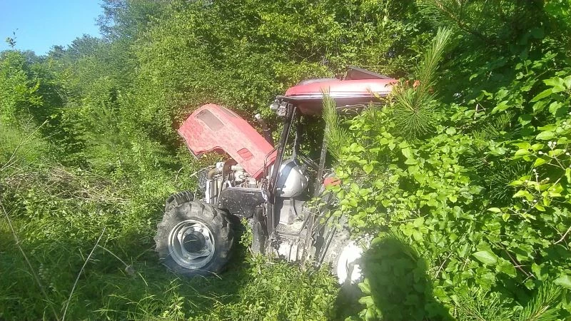 Ot biçerken traktörle uçuruma yuvarlandı
