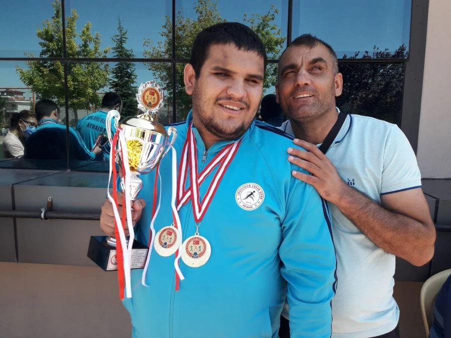 Osmaniyeli Nuri Poyraz Halterde Türkiye 1. Oldu